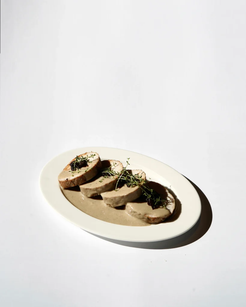 pieczeń z karkówki z sosem chrzanowym 200 g